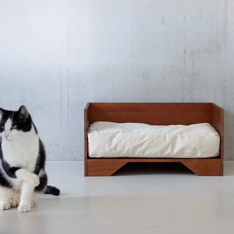 Lit pour chien avec oreiller | bois | petit | 37,5 x 58 cm - STUDIO ANIMAUX