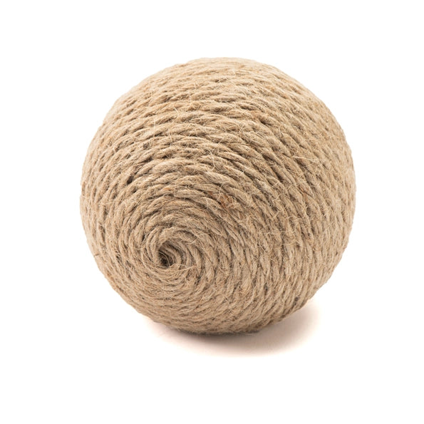 Une balle robuste et naturelle pour chat