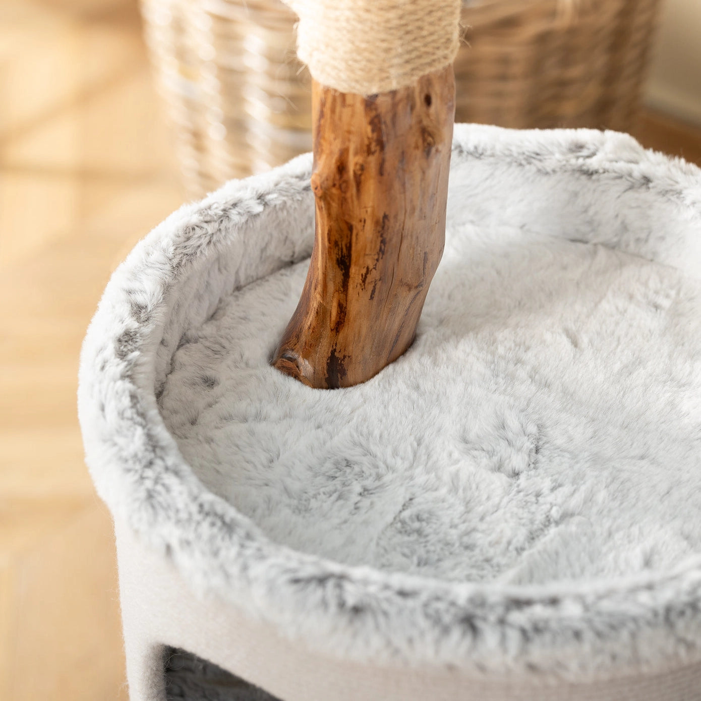 Niche confortable en tissu moelleux, parfaite pour les chats qui aiment se reposer dans un espace douillet.