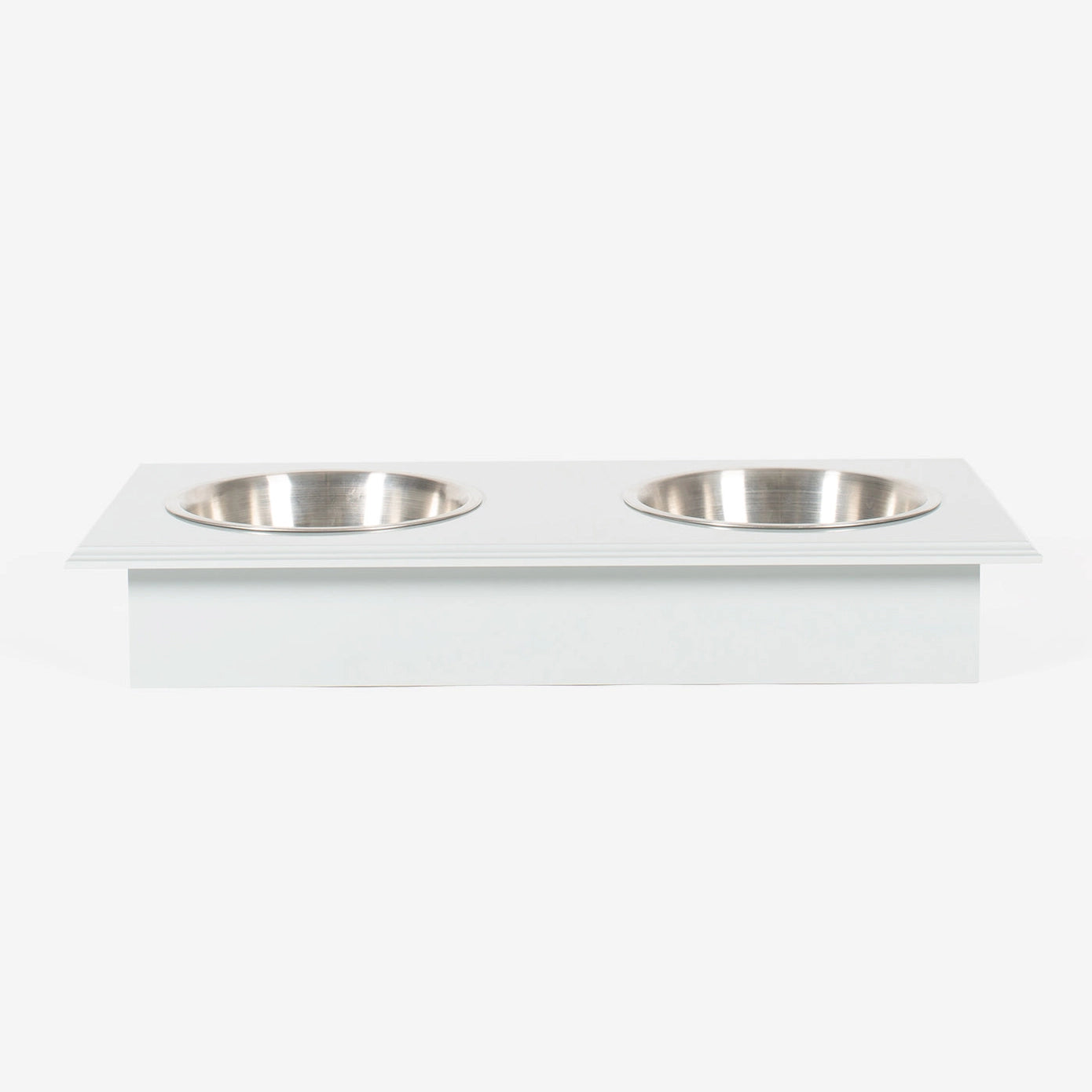 Support en bois blanc avec deux bols en acier inoxydable, conçu pour maintenir les bols stériles et éviter le renversement.