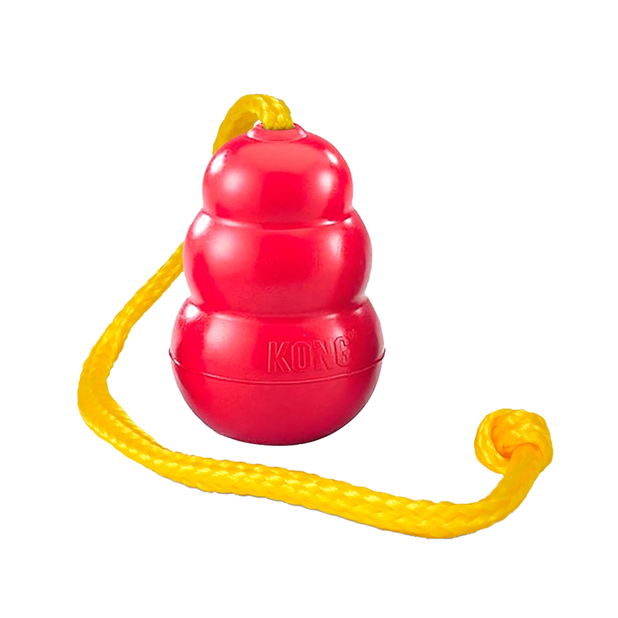 Jouet KONG Classic rouge avec corde jaune, conçu pour les jeux de lancer et de traction avec les chiens.