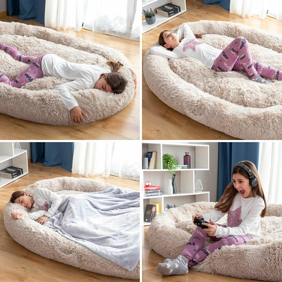 Grand panier ultra moelleux en fausse fourrure beige, format XXL, parfait pour chien de grande taille, offrant un confort exceptionnel pour se reposer, jouer ou se détendre dans le salon.

